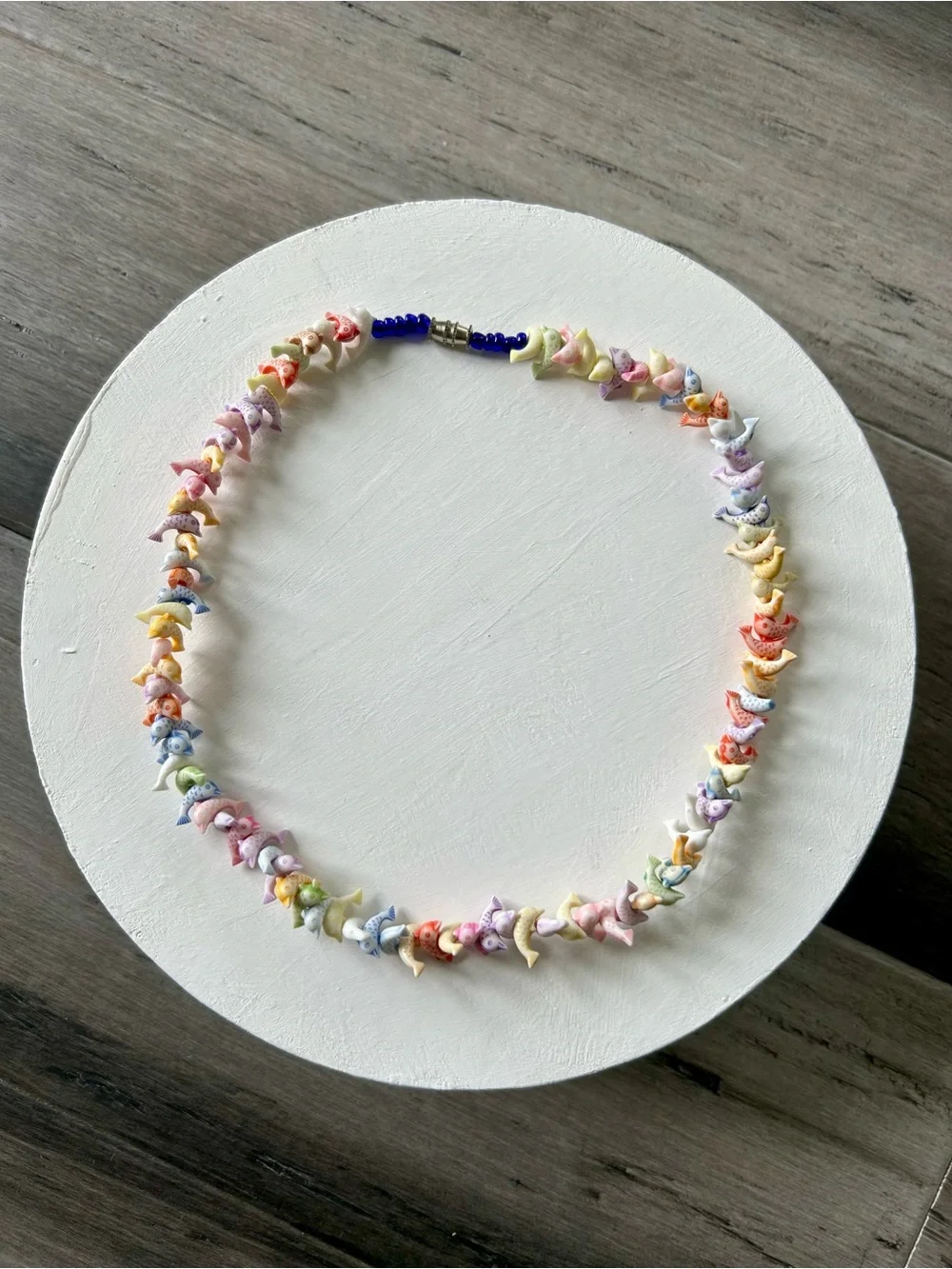 Vintage Y2K 2001 Children's Rainbow Fish Bead Screw-clasp Necklace